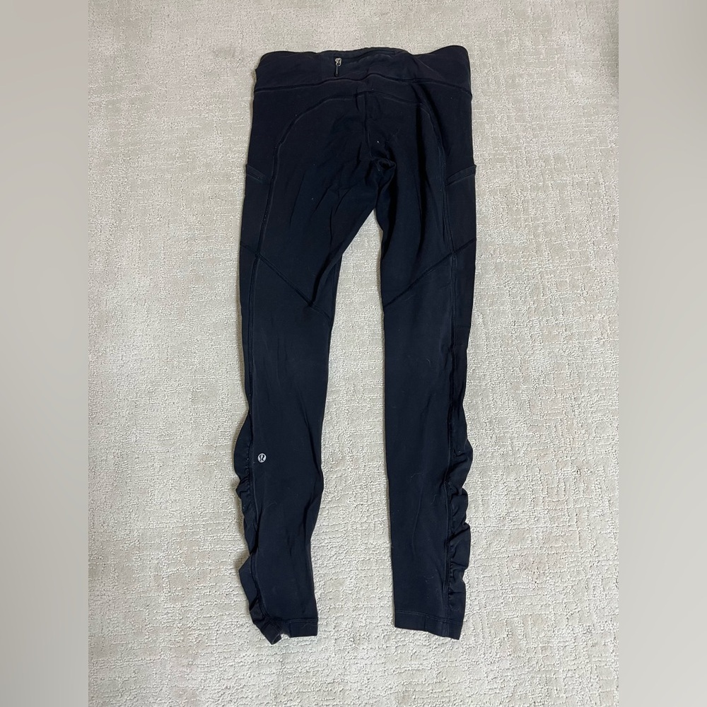 Lululemon Black Ruffle women’s Leggings (no Tag but fit size 6-8) - Picture 2 of 2